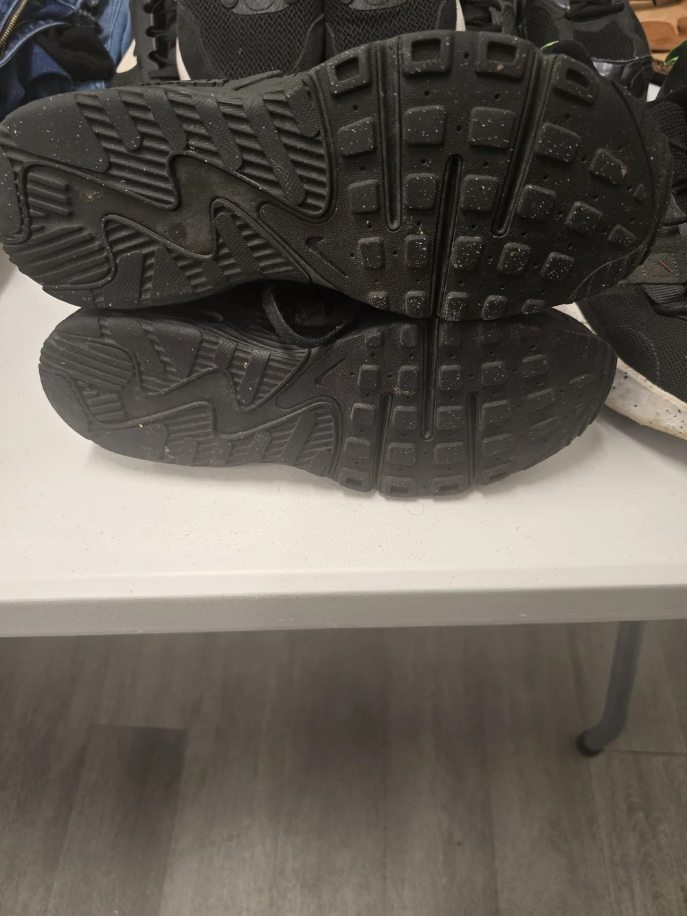 Nike Black Air Max Low Sneaker